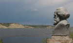 БЕЖАТЬ ИЗ МАРКСА?