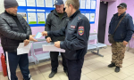 Сотрудники полиции разъясняют, как получить госуслуги по линии Госавтоинспекции в электронном виде