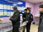 Сотрудники полиции разъясняют, как получить госуслуги по линии Госавтоинспекции в электронном виде