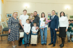 В выставочном зале Детской школы искусств № 1 состоялось очень радостное и позитивное мероприятие - торжественное имянаречения детей, родившихся в нашем районе в 2024 году *** Саратовская область, город Маркс - декабрь 2024 год (marksadm.ru)