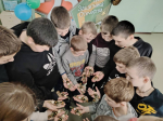 "ЧЕСТЬ и СЛАВА" - под таким названием Центральная библиотека провела мастер-класс, посвященный Дню защитника Отечества, для учащихся Специальной школы открытого типа *** Саратовская область, город Маркс - февраль 2025 год (marksadm.ru)