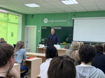В школе № 4 состоялась встреча с главным врачом Центральной районной больницы Виталием Луцетом *** Саратовская область, город Маркс - май 2025 год (marksadm.ru)