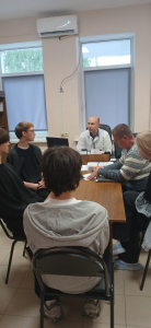 В Марксовской районной больнице состоялась встреча главврача с выпускниками и их родителями, которые планируют поступать в медицинский университет и колледж *** Саратовская область, город Маркс - май 2025 год (marksadm.ru)