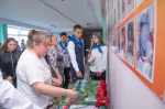 В школе № 3 г. Маркса открыта фотогалерея, соединяющая поколения *** Саратовская область, город Маркс - сентябрь 2025 год (marksadm.ru)