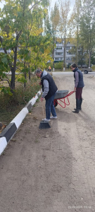 Продолжаются работы по санитарной очистке общественных территорий, прилегающих территорий учреждений и предприятий *** Саратовская область, город Маркс - сентябрь 2025 год (marksadm.ru)