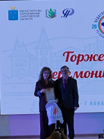 7 ноября, в ходе закрытия регионального этапа Всероссийского конкурса "Педагогический дебют - 2025", состоялась церемония награждения педагогов Саратовской области *** Саратовская область, город Маркс - ноябрь 2025 год (marksadm.ru)