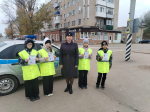 В районе ЦДК города Маркса состоялась акция "Письмо водителю" под названием "Жизнь без ДТП" *** Саратовская область, город Маркс - ноябрь 2025 год (marksadm.ru)