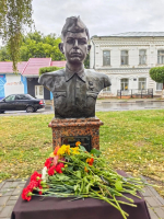 Сегодня в Аллее Героев минутой молчания почтили память Героя Советского Союза Вольдемара Карловича Венцеля (Владимира Кирилловича Венцова) *** Саратовская область, город Маркс - сентябрь 2026 год (marksadm.ru)